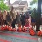 Ketua DPRD Kabupaten Madiun, Fery Sudarsono bagikan paket sembako kepada Lansia warga Desa Wonorejo, Jumat (21/3/2025)
