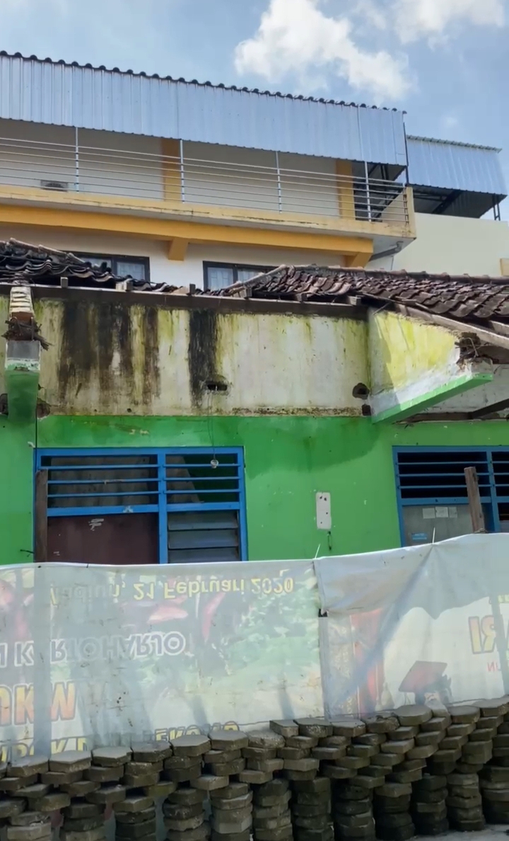 Kondisi bangunan SDN Sukosari, Kota Madiun yang sudah sangat memprihatikan.