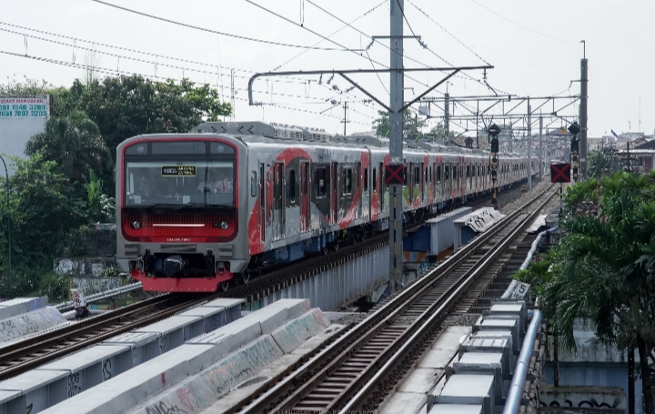 Kereta Rel Listrik (KRL) produksi PT Industri Kereta Api (Persero) atau INKA yang akan dioperasikan di wilayah Jabodetabek. Foto: Humas PT. INKA