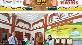 Pembukaan pelatihan kerja Disnakerin Kabupaten Madiun ditandai dengan penyematan kartu tanda peserta.
