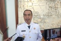 Bupati Madiun Hari Wuryanto memberikan penjelasan kepada awak media usai zoom meeting dengan Wamendagri di pendopo Muda Graha, Jumat (25/4/2025)