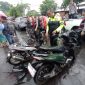 Kondisi sepeda motor yang ringsek akibat tersambar kereta api Malioboro Express di perlintasan Stasiun Magetan, Kecamatan Barat, Senin (19/5/2025) siang.