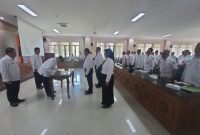 Prosesi penyerahan Surat Keputusan (SK) pengangkatan jajaran direksi PDAM Kabupaten Madiun di ruang Eka Kapti Puspem, Mejayan, Kamis (4/6/2025).