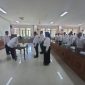 Prosesi penyerahan Surat Keputusan (SK) pengangkatan jajaran direksi PDAM Kabupaten Madiun di ruang Eka Kapti Puspem, Mejayan, Kamis (4/6/2025).