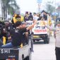 Kapolres Madiun AKBP Zainur Rofik turun langsung lakukan pantauan pengamanan Suran Agung 2025 di exit Tol Dumpil, Minggu (6/7/2025).