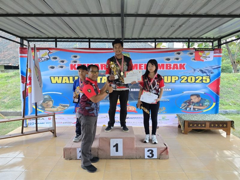 Muchammad Rafhan, atlet Perbakin Magetan  sukses raih juara pertama turnamen menembak yang digelar di Yonif Linud 501.