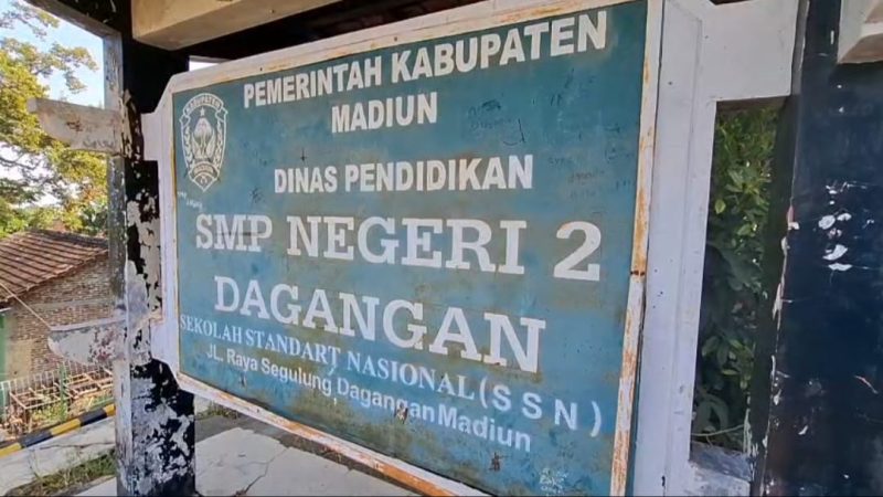 SMPN 2 Dagangan, Kabupaten Madiun yang belakangan viral karena diduga mengeluarkan seorang siswa baru secara sepihak. 