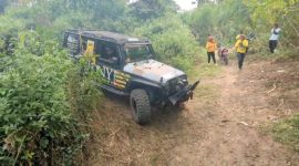Mobil yang dikendarai Bupati Madiun dalam off-road W-MOR jelajah Kampung Pesilat melahap rute jalur Forkopimda. 