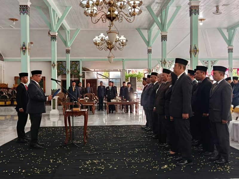 Pelantikan dan pengambilan sumpah jabatan Eselon II berlangsung di Pendopo Muda Graha, Kamis (21/8/2025) siang.
