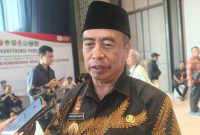 Bupati Madiun Hari Wuryanto memberikan keterangan kepada awak media perihal pembukaan pendaftaran pengisian kursi kepala dinas yang masih kosong, Jumat (22/8/2025). 