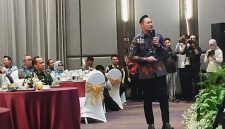 Menko IPK, Agus Harimurti Yudhoyono (AHY) saat pemaparan arah pembangunan nasional di acara Sarasehan Pawitandirogo, Jumat (22/8/2025) di Kota Madiun. 