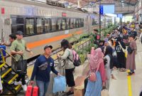 Suasana stasiun Madiun jelang libur Maulid Nabi, Kamis (4/9/2025). 