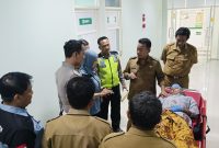 Wakil Bupati Madiun, dr. Purnomo Hadi memastikan korban kecelakaan Elf di Madiun mendapatkan perawatan di fasilitas medis. 