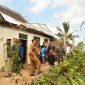 Bupati Madiun Hari Wuryanto meninjau langsung lokasi bencana puting beliung yang melanda Kecamatan Dagangan, Senin (22/9/2025). 