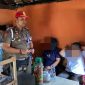 Kepala Bidang Penegakan Peraturan Daerah Satpol PP Kabupaten Madiun, Danny Yudi Satriawan (pakai topi) memimpin razia miras dan PSK di sejumlah lokasi, Senin (22/9/2025) 