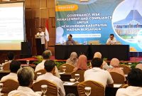Wakil Bupati Madiun, dr. Purnomo Hadi, memberikan arahan pada hari kedua Workshop Governance, Risk, and Compliance (GRC) Tahun 2025 yang digelar di Hotel Aston, Kota Madiun, Rabu (8/10/2025). 
