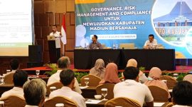 Wakil Bupati Madiun, dr. Purnomo Hadi, memberikan arahan pada hari kedua Workshop Governance, Risk, and Compliance (GRC) Tahun 2025 yang digelar di Hotel Aston, Kota Madiun, Rabu (8/10/2025). 
