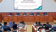 Rapat paripurna dengan agenda penyampaian Nota Keuangan RAPBD Tahun Anggaran 2026 oleh Bupati Madiun di ruang sidang DPRD Kabupaten Madiun, Jumat (17/10/2025) 