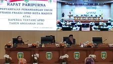 Wakil Ketua I DPRD Kota Madiun, Sutardi, pimpin paripurna, Jumat (31/10/2025). 