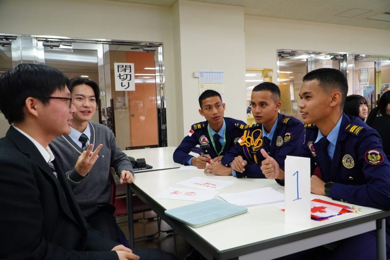 Tiga Taruna SMAN 3 Taruna Angkasa Jawa Timur mengikuti program student exchange ke Jepang. Foto : istimewa
