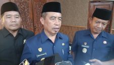 Bupati Madiun Hari Wuryanto menyampaikan Pemkab Madiun akan mengadakan sholawatan sambut tahun baru 2026. 
