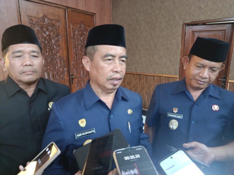 Bupati Madiun Hari Wuryanto menyampaikan Pemkab Madiun akan mengadakan sholawatan sambut tahun baru 2026. 