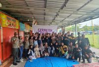 Pegiat Literasi Madiun Raya (PELMAR) memulai Roadshow Gerakan Literasi di lapangan Jiwan, Kabupaten Madiun, Rabu (31/12/2025) 