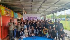 Pegiat Literasi Madiun Raya (PELMAR) memulai Roadshow Gerakan Literasi di lapangan Jiwan, Kabupaten Madiun, Rabu (31/12/2025)