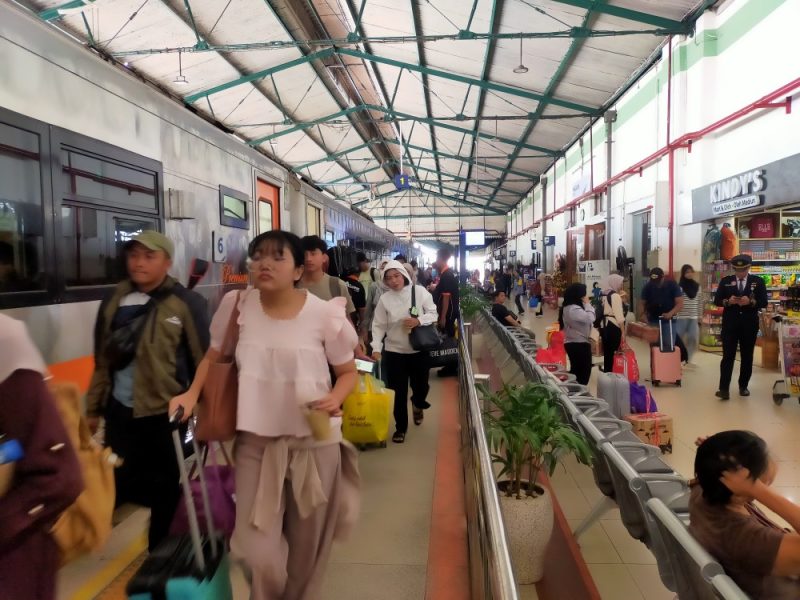 Suasana stasiun Madiun, Kamis (1/1/2026). Foto: Humas KAI Daop 7 Madiun