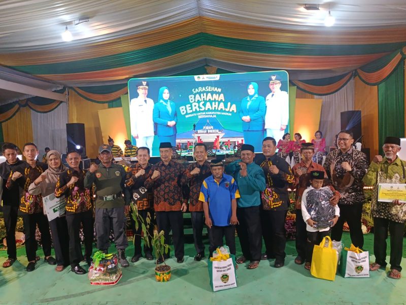 Penyerahan sejumlah bantuan dari Pemkab Madiun untuk masyarakat Desa Karangrejo, Kecamatan Wungu dalam program Bahana Bersahaja 2026 