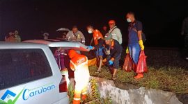 Proses evakuasi jasad korban berlangsung hingga malam hari. Foto : Istimewa
