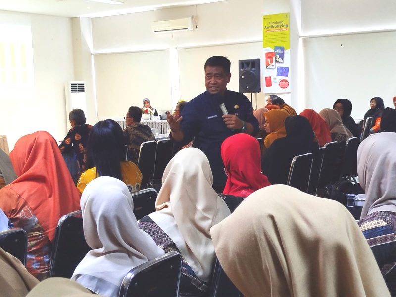 Kepala Dikbud Kabupaten Madiun, Agus Sucipto saat memberikan bimtek kepada guru dan Kepala SD se-Kabupaten Madiun, Jumat (13/2/2026) 