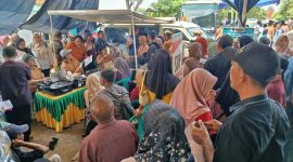 Layanan Dispendukcapil dalam Bahana Bersahaja di Desa Bulakrejo, Kecamatan Balerejo, diserbu masyarakat. 