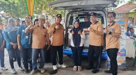 Bupati Madiun Hari Wuryanto dan Wabup Madiun dr. Purnomo Hadi meninjau mobil kas keliling Perumda BPR Bank Daerah Kabupaten Madiun dalam Bahana Bersahaja di Desa Bulakrejo, Kecamatan Balerejo, Rabu (11/2/2026)