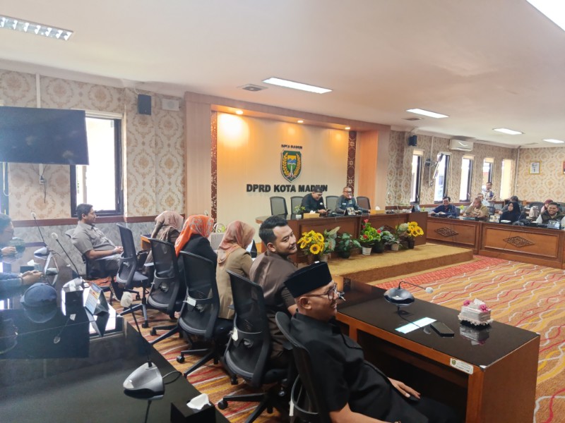 Rapat Dengar Pendapat (RDP) terkait pembangunan gedung 8 lantai Rumah Sakit Islam (RSI) Siti Aisyah. 