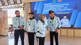 Bupati Magetan Nanik Endang Rusminiarti didampingi Ketua KONI Magetan Bambang Trianto berangkatkan atlet ke Porprov 2025