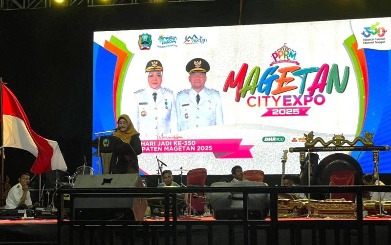 Bupati Magetan, Nanik Sumantri membuka Pekan Pasar Rakyat Magetan (PPRM) Sabtu (25/10/2025). Foto : istimewa