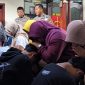 Belasan remaja yang terlibat balap liar di Pilangkenceng meminta maaf kepada orang tua masing-masing saat pembinaan oleh Satlantas Polres Madiun di Polsek Pilangkenceng. 