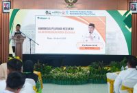 Bupati Madiun Hari Wuryanto memberikan arahan dalam Forum Komunikasi Publik di RSUD Dolopo, Rabu (8/4/2026) 