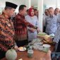 Bupati Madiun Hari Wuryanto didampingi Wabup Madiun dr. Purnomo Hadi memantau langsung bimbingan teknis (bimtek) pengolahan melon yang digelar di Balai Desa Krandegan, Kecamatan Kebonsari, Selasa (21/4/2026).