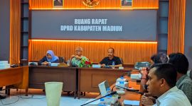 Komisi D DPRD Kabupaten Madiun panggil manajemen perusahaan dalam Rapat Dengar Pendapat (RDP), Rabu (29/4/2026), sebagai respons atas laporan dugaan penahanan ijazah yang ramai disorot publik.