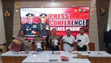 Polres Madiun gelar konferensi pers kasus pembunuhan perempuan pemilik warung Saradan, Senin (11/5/2026).