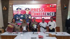 Polres Madiun gelar konferensi pers kasus pembunuhan perempuan pemilik warung Saradan, Senin (11/5/2026).