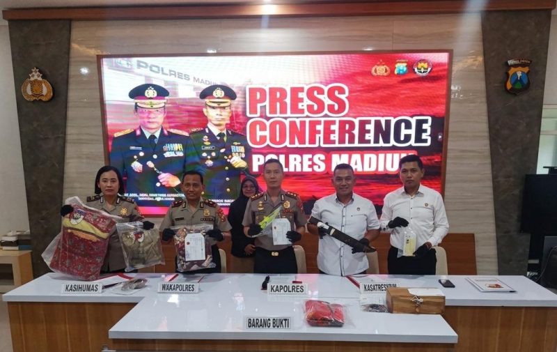 Polres Madiun gelar konferensi pers kasus pembunuhan perempuan pemilik warung Saradan, Senin (11/5/2026).