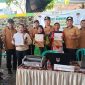 Masyarakat memanfaatkan layanan perpajakan yang disediakan Badan Pendapatan Daerah (Bapenda) Kabupaten Madiun dalam Bahana Bersahaja di Desa Bodag