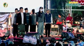 Meriahnya Konser Gema Merah Putih di Lapangan Bangunsari, Kecamatan Dolopo, Kabupaten Madiun, Jumat (15/5/2026) malam.