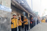 Bupati Madiun Hari Wuryanto bersama Wakil Bupati dr. Purnomo Hadi, Sekretaris Daerah Sigit Budiarto terjun langsung kerja bakti Bedah RTLH warga Bangunsari, Dolopo. 