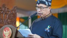 Bupati Madiun membacakan amanat dalam upacara peringatan Hari Jadi ke-458 Kabupaten Madiun di halaman Pendapa Ronggo Djoemeno, Mejayan, Caruban, Sabtu (18/7/2026) pagi. Foto-foto : Prokopim Pemkab Madiun