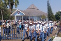 Usai prosesi serah terima, 270 taruna dan taruni Angkatan IX/60 SMAN 3 Taruna Angkasa diberangkatkan menuju asrama.