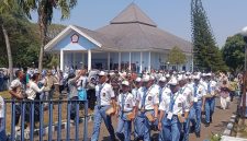 Usai prosesi serah terima, 270 taruna dan taruni Angkatan IX/60 SMAN 3 Taruna Angkasa diberangkatkan menuju asrama.